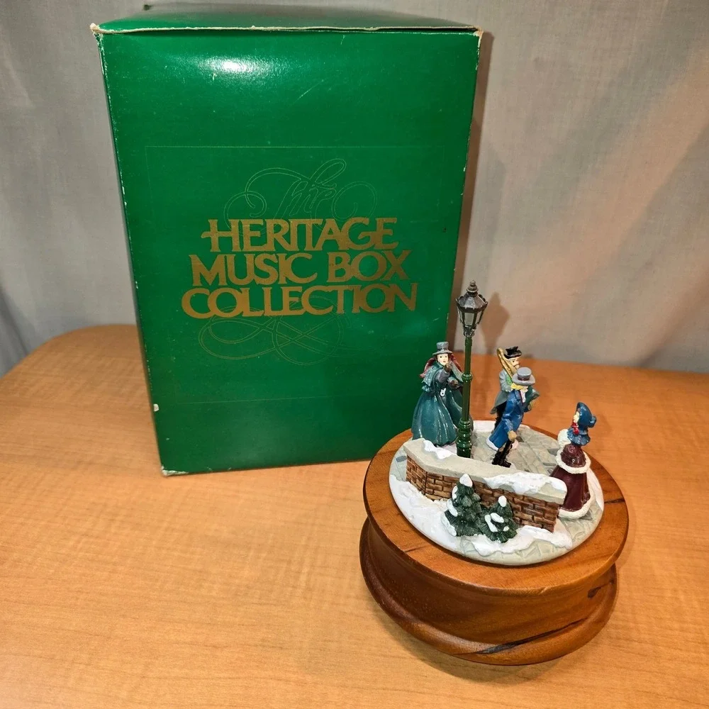 Department 56 Heritage Village Lighted Music Box 